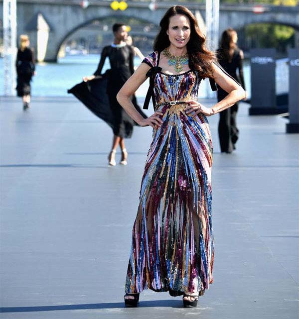 THE ACTRESS ANDIE MACDOWELL RETURNS ON THE FASHION STAGE